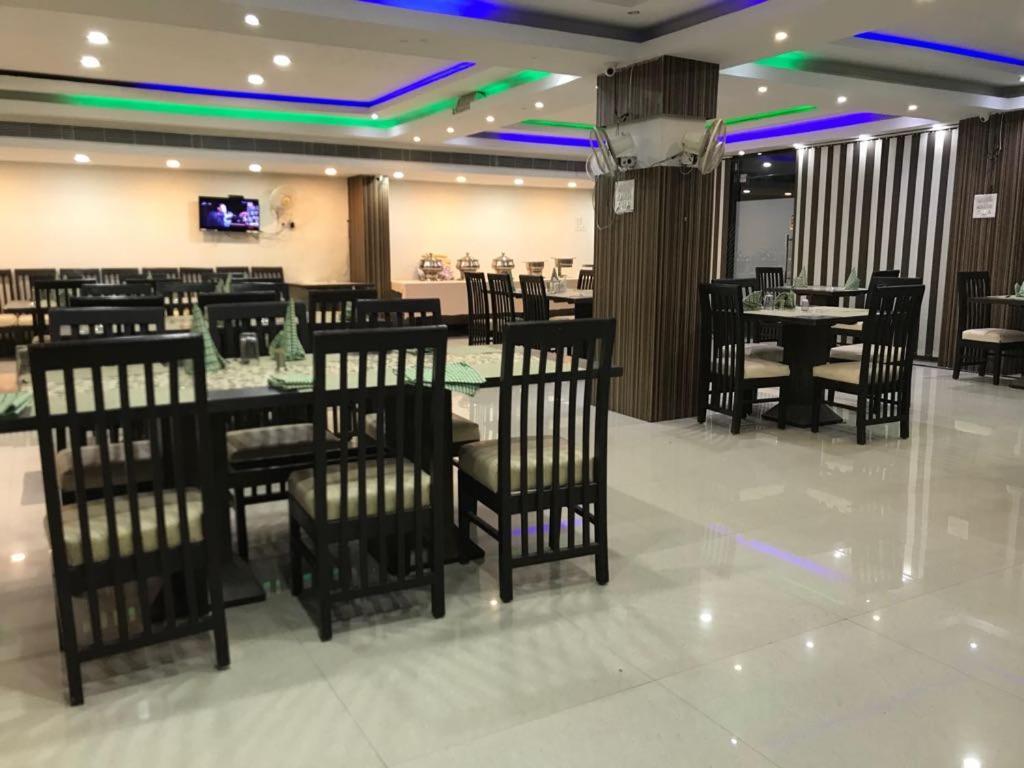 Hotel Sarweshwary Varanasi Dış mekan fotoğraf