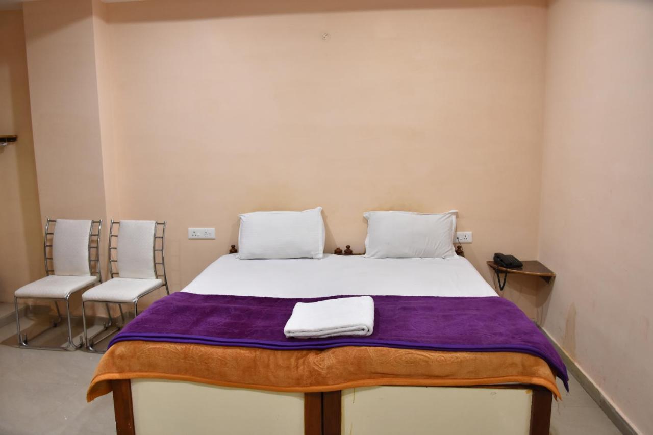 Hotel Sarweshwary Varanasi Dış mekan fotoğraf