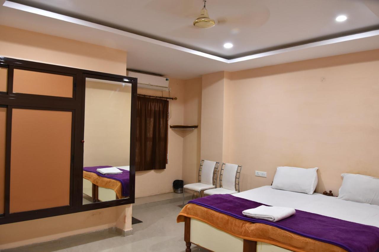 Hotel Sarweshwary Varanasi Dış mekan fotoğraf