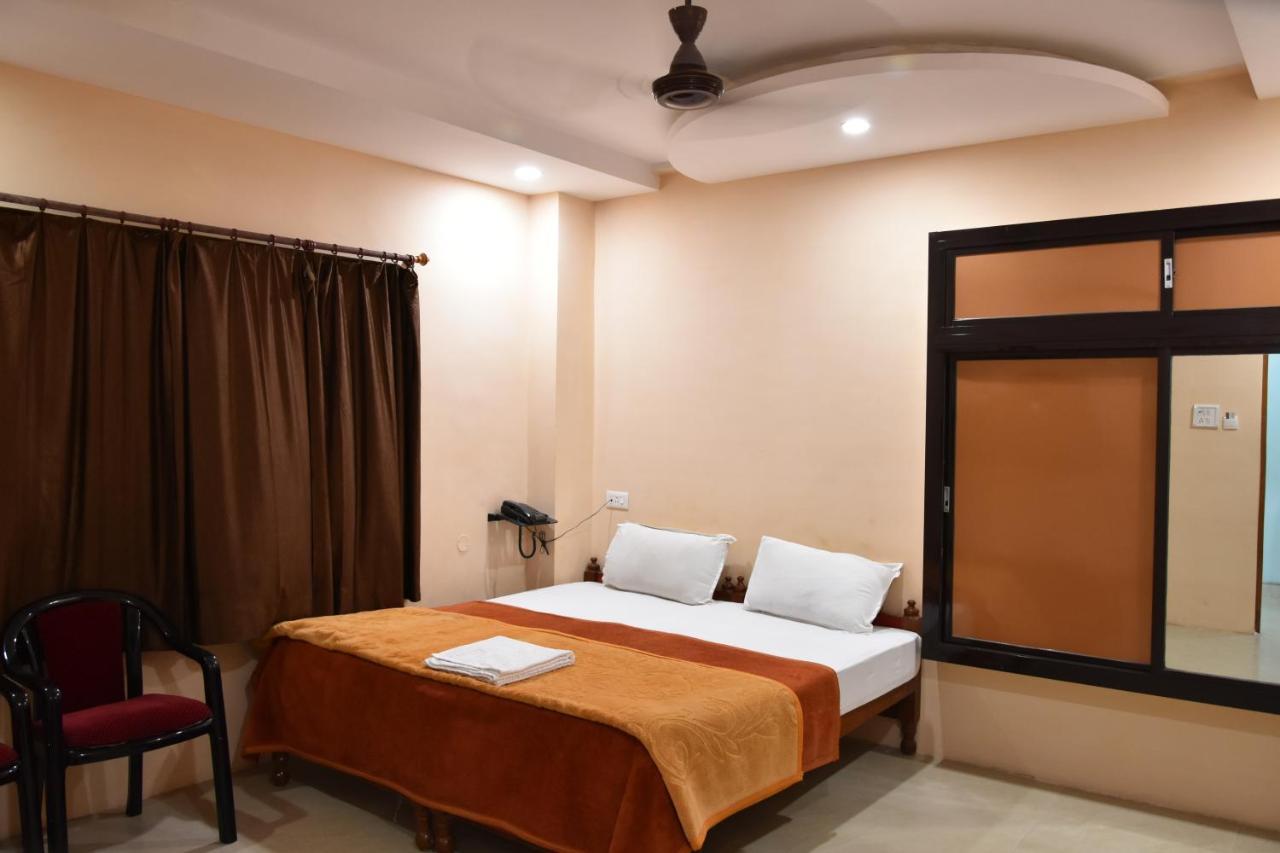 Hotel Sarweshwary Varanasi Dış mekan fotoğraf