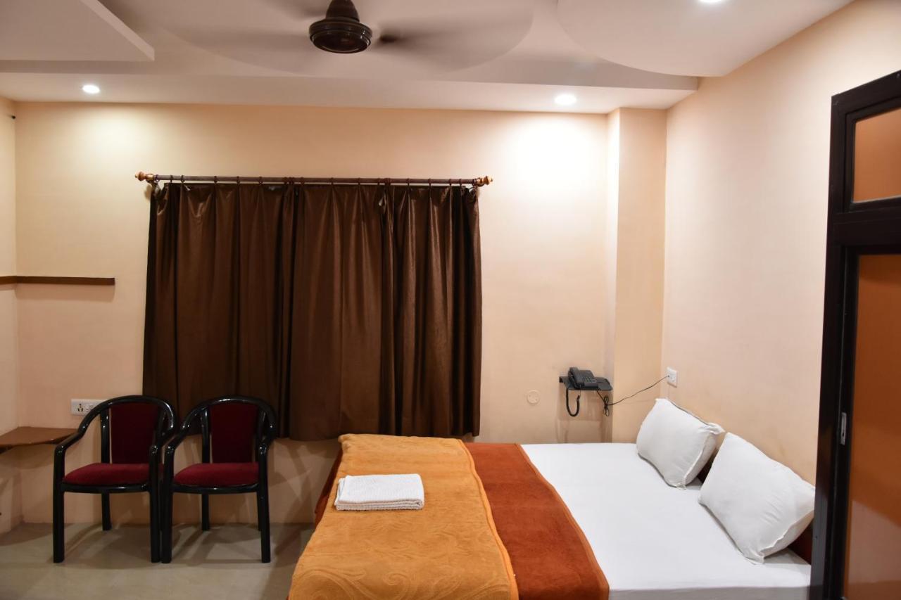 Hotel Sarweshwary Varanasi Dış mekan fotoğraf