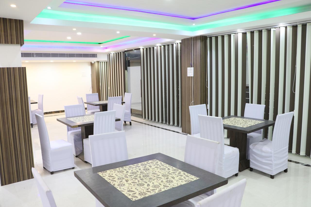 Hotel Sarweshwary Varanasi Dış mekan fotoğraf